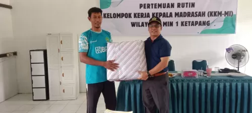 Lima Belas Tahun Mengabdi, Gustiawan Pamit dengan Air Mata dan Kenangan Indah di MIN 1 Ketapang
