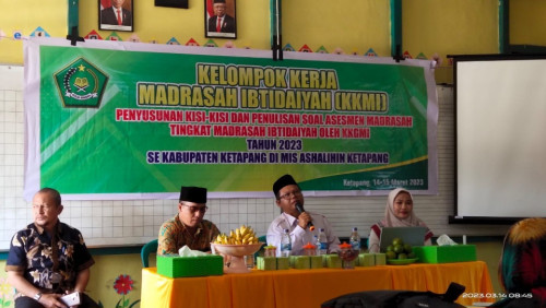 Penyusunan Kisi-Kisi dan Penulisan Soal Asesmen Madrasah oleh Tim Penulis Soal KKG MI Kabupaten Ketapang